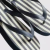 Gestreifte Flatform-Flip-Flops