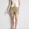 Gestreifte Oxford-Shorts mit hoher Taille Gestreifte Oxford-Shorts mit hoher Taille