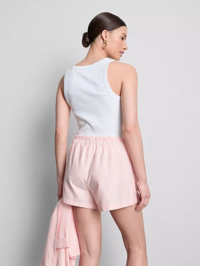 Gestreifte Oxford-Shorts mit hoher Taille Gestreifte Oxford-Shorts mit hoher Taille