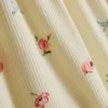 Gestreifte Schlafanzugshorts mit Blumenmuster Gestreifte Schlafanzugshorts mit Blumenmuster