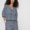 Gestreifte Seersucker-Bluse mit Puffärmeln von Paula Echevarría Gestreifte Seersucker-Bluse mit Puffärmeln von Paula Echevarría