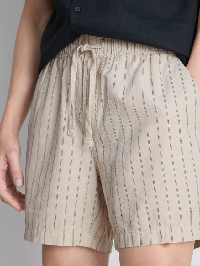 Gestreifte Shorts aus Leinenmischung Gestreifte Shorts aus Leinenmischung