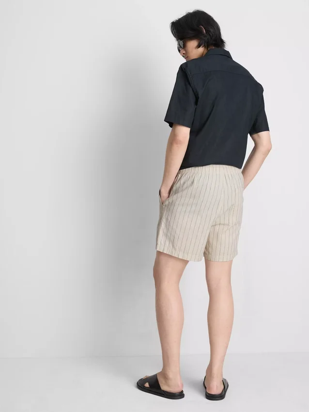 Gestreifte Shorts aus Leinenmischung Gestreifte Shorts aus Leinenmischung