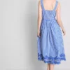 Gestreiftes, besticktes Maxikleid Gestreiftes, besticktes Maxikleid