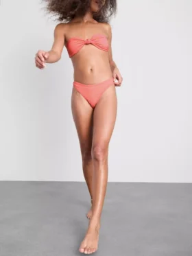 Gestreiftes brasilianisches Bikini-Höschen
