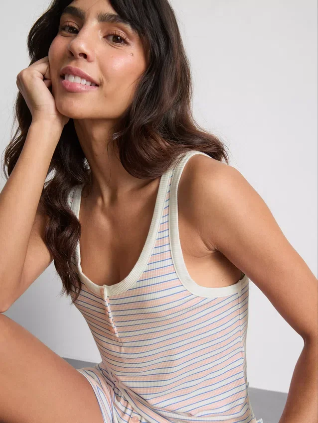 Gestreiftes, geripptes Schlafshirt Gestreiftes, geripptes Schlafshirt