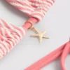 Gestreiftes Triangel-Bikini-Oberteil mit Seestern-Motiv Gestreiftes Triangel-Bikini-Oberteil mit Seestern-Motiv