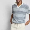 Gestricktes Polohemd mit strukturierten Streifen Gestricktes Polohemd mit strukturierten Streifen
