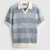 Gestricktes Polohemd mit strukturierten Streifen Gestricktes Polohemd mit strukturierten Streifen