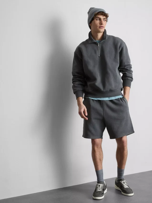 Gewaschene Shorts mit Gummizug Gewaschene Shorts mit Gummizug