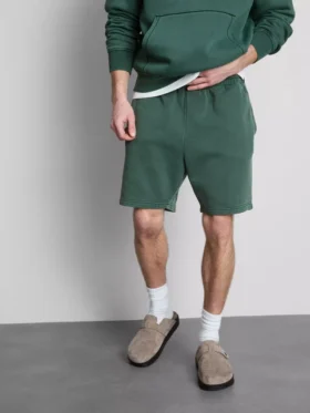 Gewaschene Shorts mit Gummizug