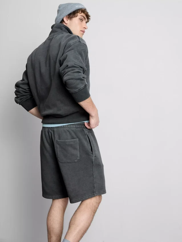 Gewaschene Shorts mit Gummizug Gewaschene Shorts mit Gummizug