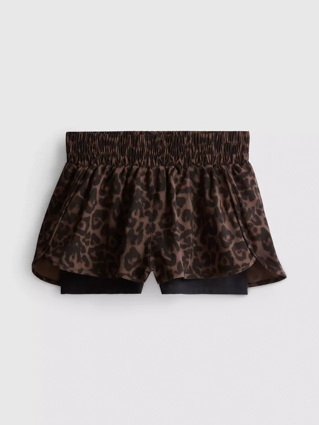 Gewebte Laufshorts mit Leopardenmuster Gewebte Laufshorts mit Leopardenmuster
