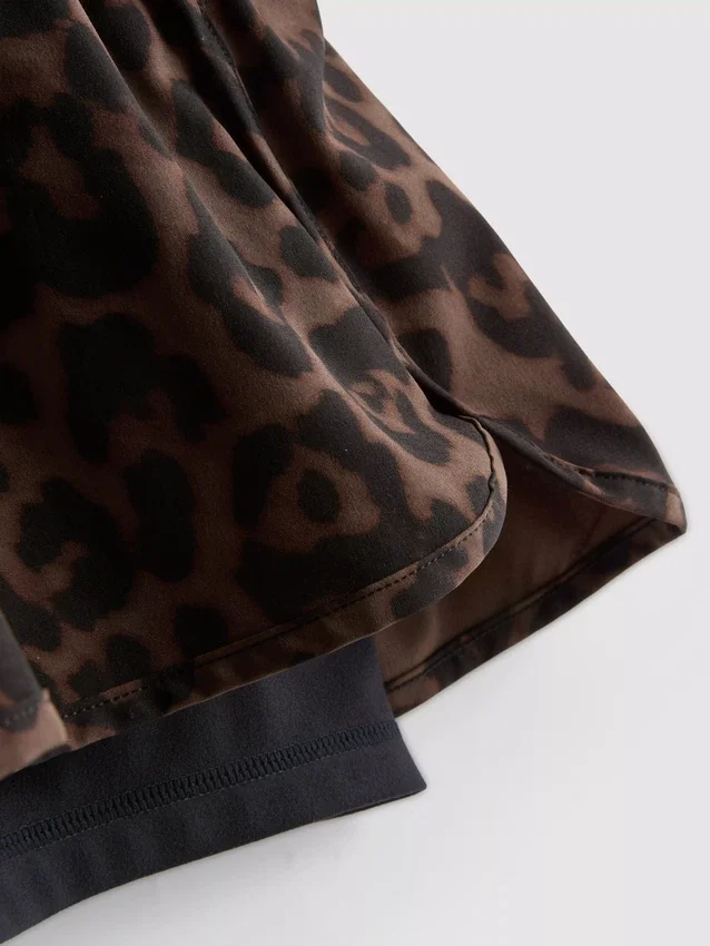 Gewebte Laufshorts mit Leopardenmuster Gewebte Laufshorts mit Leopardenmuster