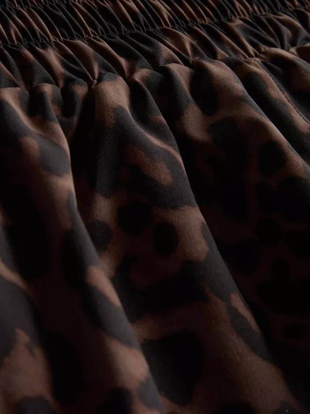 Gewebte Laufshorts mit Leopardenmuster Gewebte Laufshorts mit Leopardenmuster