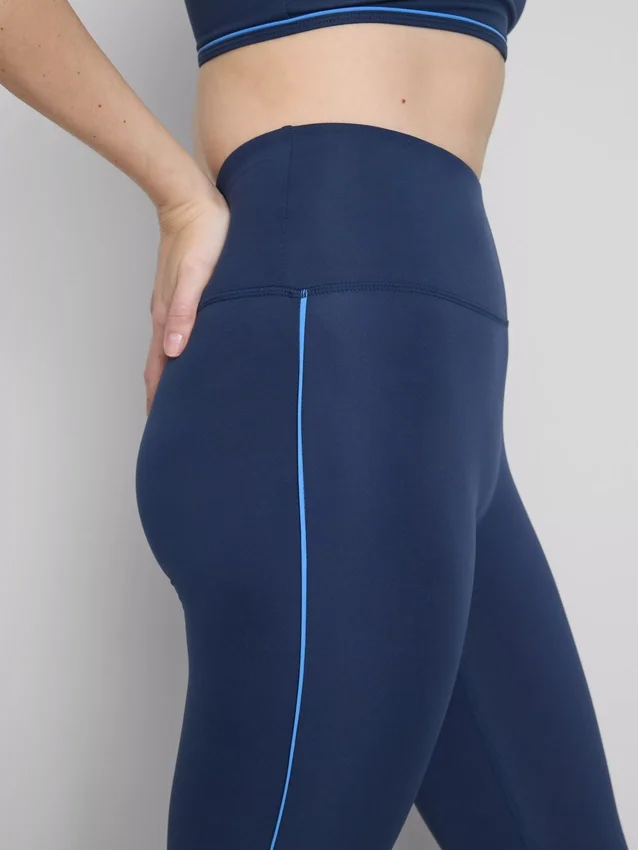 Glatte, stützende Active-Leggings mit Pipe-Detail Glatte, stützende Active-Leggings mit Pipe-Detail