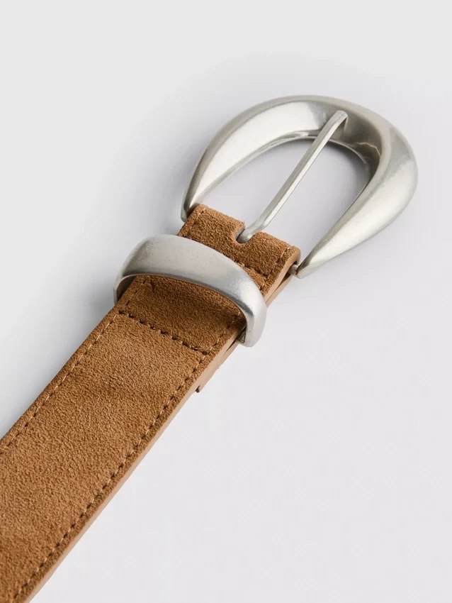 Gürtel aus Wildleder mit Schnalle Gürtel aus Wildleder mit Schnalle