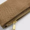 Handtasche mit Krokodil-Optik