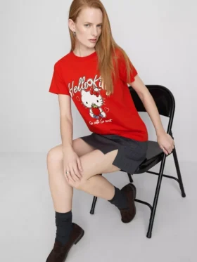 Hello Kitty Baumwoll-T-Shirt „Relaxed Strawberry“