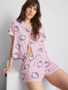 Hello Kitty-Schlafanzug im Boyfriend-Stil