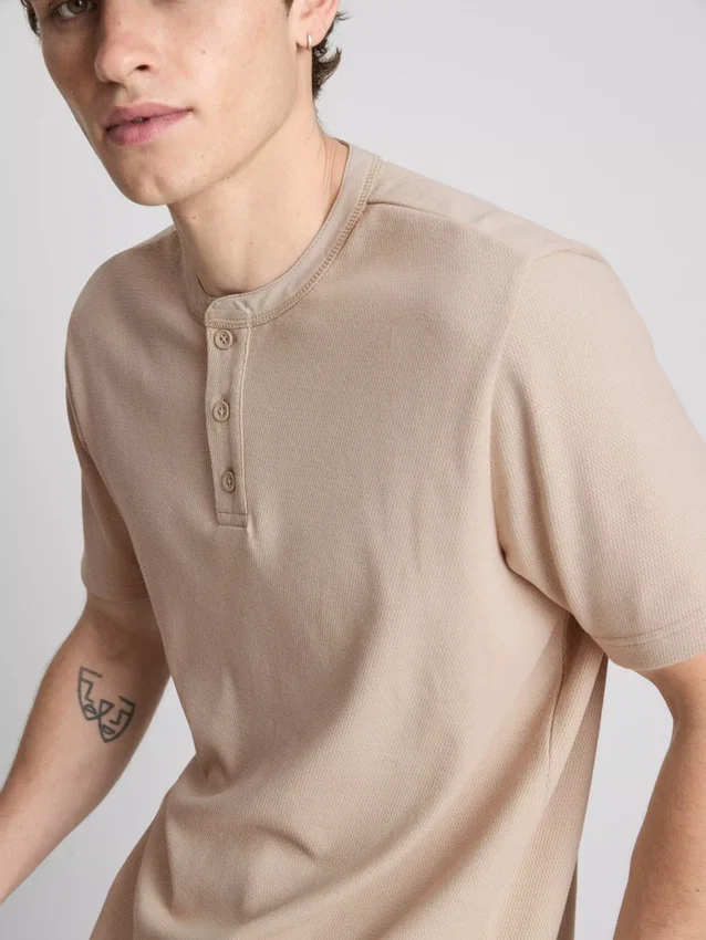Henley-Hemd mit Struktur Henley-Hemd mit Struktur