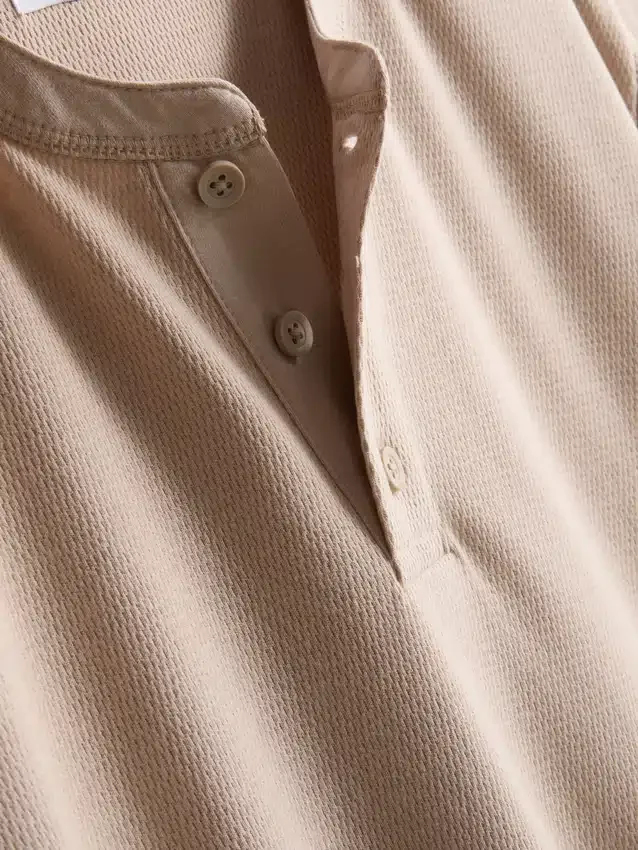Henley-Hemd mit Struktur Henley-Hemd mit Struktur