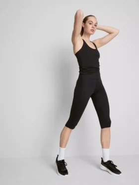 Hoch taillierte, glatte Active-Capri-Leggings mit Stützfunktion Hoch taillierte, glatte Active-Capri-Leggings mit Stützfunktion