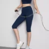 Hoch taillierte, glatte Active-Capri-Leggings mit Stützfunktion Hoch taillierte, glatte Active-Capri-Leggings mit Stützfunktion