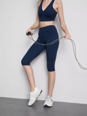 Hoch taillierte, glatte Active-Capri-Leggings mit Stützfunktion Hoch taillierte, glatte Active-Capri-Leggings mit Stützfunktion