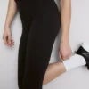 Hoch taillierte, glatte Active-Capri-Leggings mit Stützfunktion Hoch taillierte, glatte Active-Capri-Leggings mit Stützfunktion