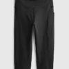 Hoch taillierte, glatte Active-Capri-Leggings mit Stützfunktion Hoch taillierte, glatte Active-Capri-Leggings mit Stützfunktion