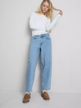 Hoch taillierte, konisch zulaufende Jeans aus Baumwoll-Denim