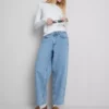 Hoch taillierte, konisch zulaufende Jeans aus Baumwoll-Denim Hoch taillierte, konisch zulaufende Jeans aus Baumwoll-Denim