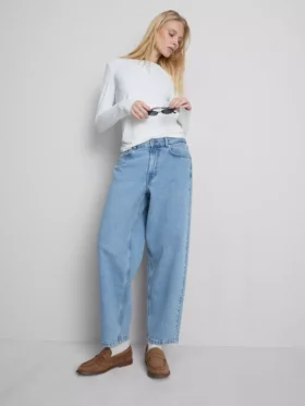 Hoch taillierte, konisch zulaufende Jeans aus Baumwoll-Denim