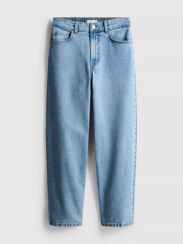 Hoch taillierte, konisch zulaufende Jeans aus Baumwoll-Denim Hoch taillierte, konisch zulaufende Jeans aus Baumwoll-Denim