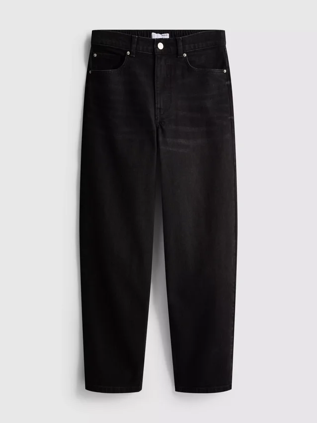Hoch taillierte, konisch zulaufende Jeans aus Baumwoll-Denim Hoch taillierte, konisch zulaufende Jeans aus Baumwoll-Denim