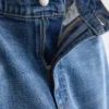 Hoch taillierte, konisch zulaufende Jeans aus Baumwoll-Denim Hoch taillierte, konisch zulaufende Jeans aus Baumwoll-Denim
