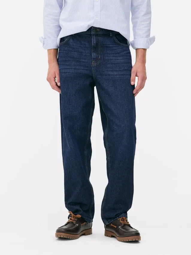 Hoch taillierte, locker sitzende Jeans Hoch taillierte, locker sitzende Jeans