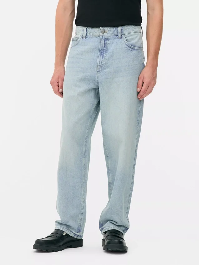 Hoch taillierte, locker sitzende Jeans Hoch taillierte, locker sitzende Jeans