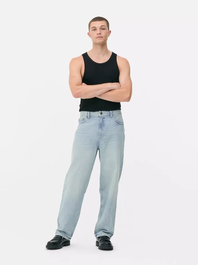Hoch taillierte, locker sitzende Jeans Hoch taillierte, locker sitzende Jeans
