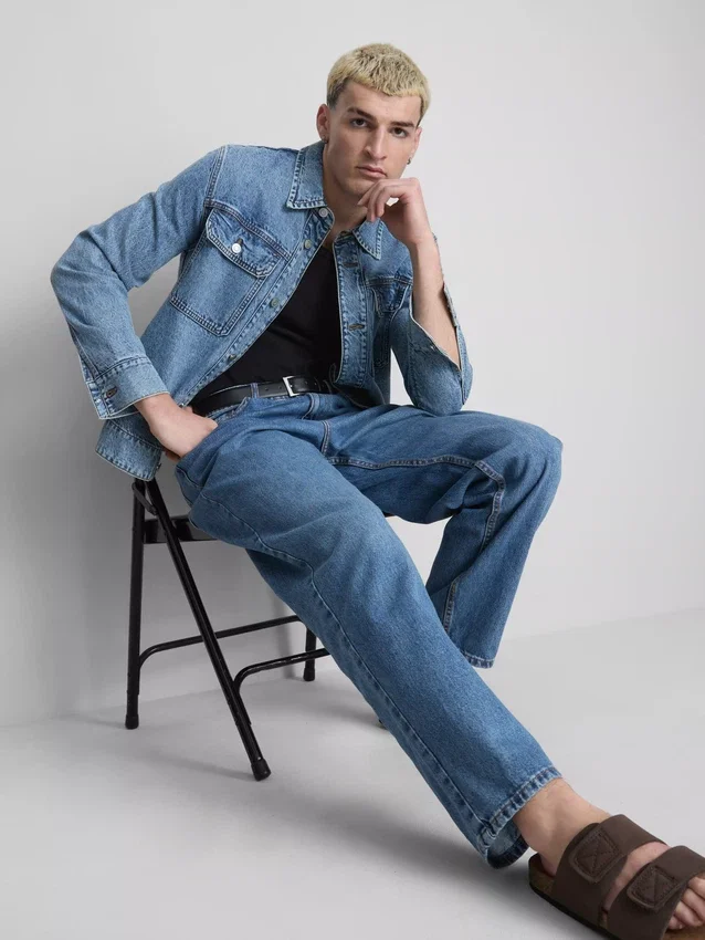 Hoch taillierte, locker sitzende Jeans Hoch taillierte, locker sitzende Jeans