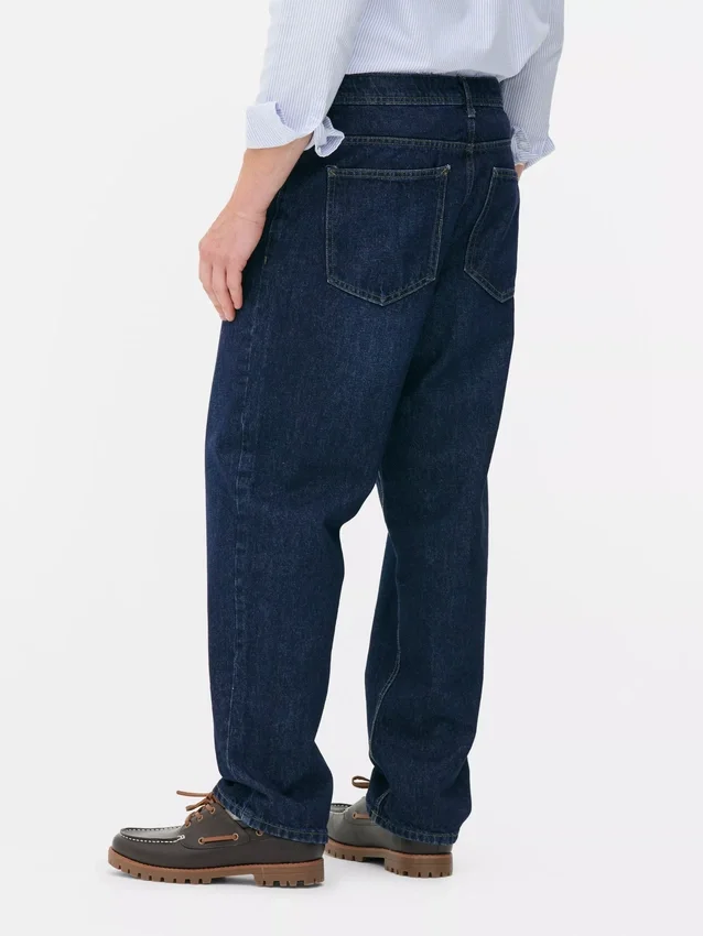 Hoch taillierte, locker sitzende Jeans Hoch taillierte, locker sitzende Jeans