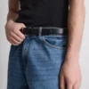 Hoch taillierte, locker sitzende Jeans Hoch taillierte, locker sitzende Jeans