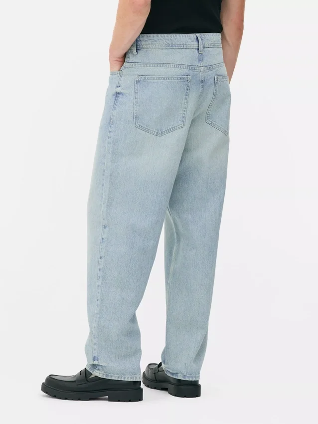 Hoch taillierte, locker sitzende Jeans Hoch taillierte, locker sitzende Jeans