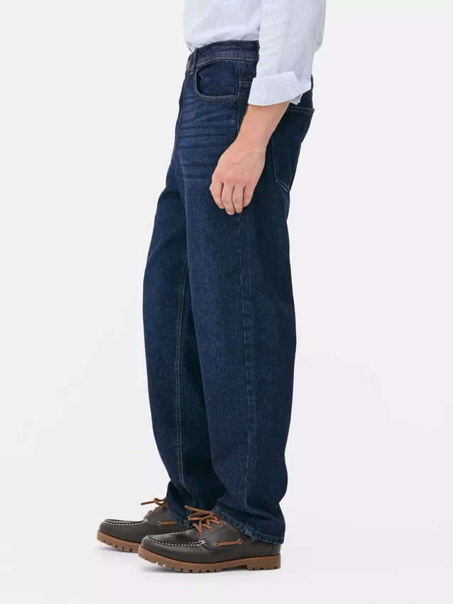 Hoch taillierte, locker sitzende Jeans Hoch taillierte, locker sitzende Jeans