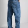 Hoch taillierte, locker sitzende Jeans Hoch taillierte, locker sitzende Jeans