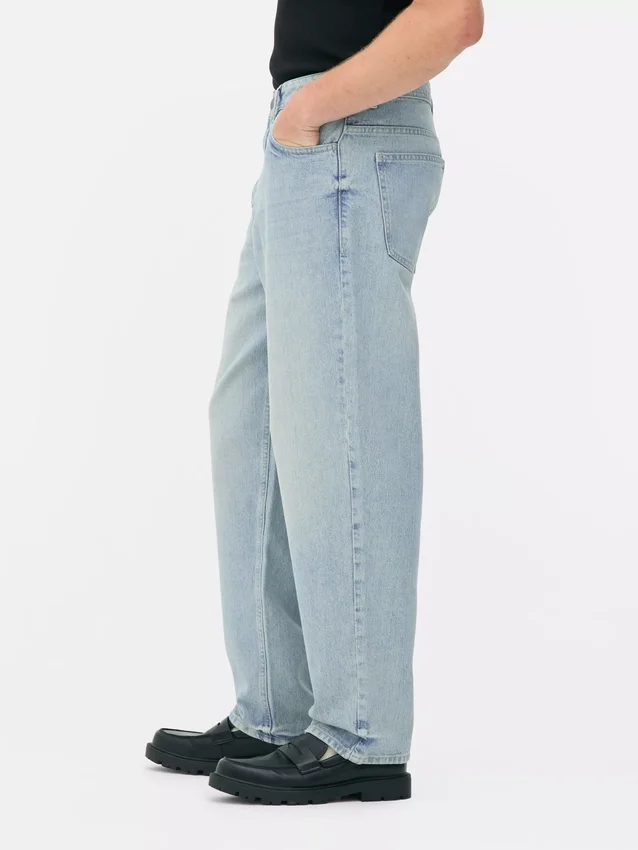 Hoch taillierte, locker sitzende Jeans Hoch taillierte, locker sitzende Jeans