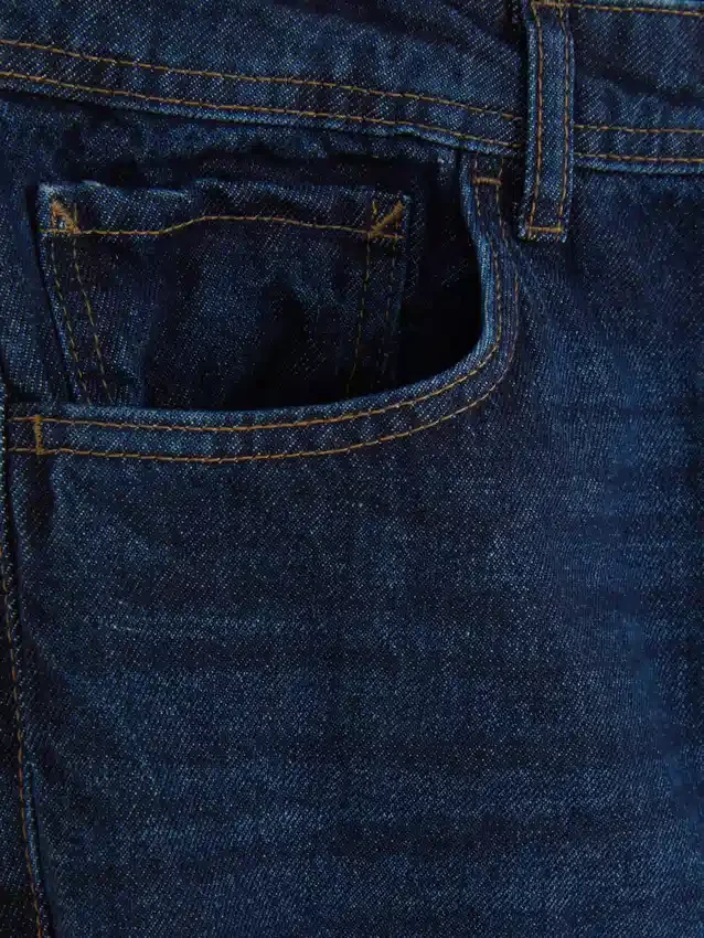 Hoch taillierte, locker sitzende Jeans Hoch taillierte, locker sitzende Jeans