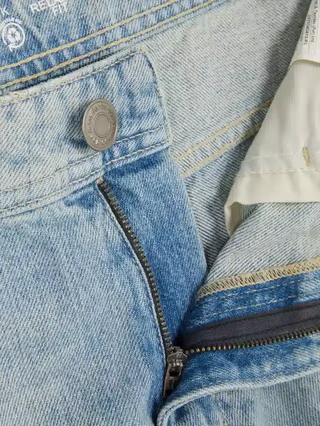 Hoch taillierte, locker sitzende Jeans Hoch taillierte, locker sitzende Jeans