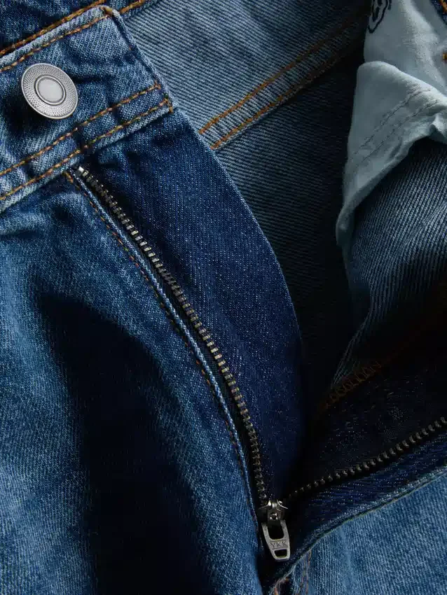 Hoch taillierte, locker sitzende Jeans Hoch taillierte, locker sitzende Jeans
